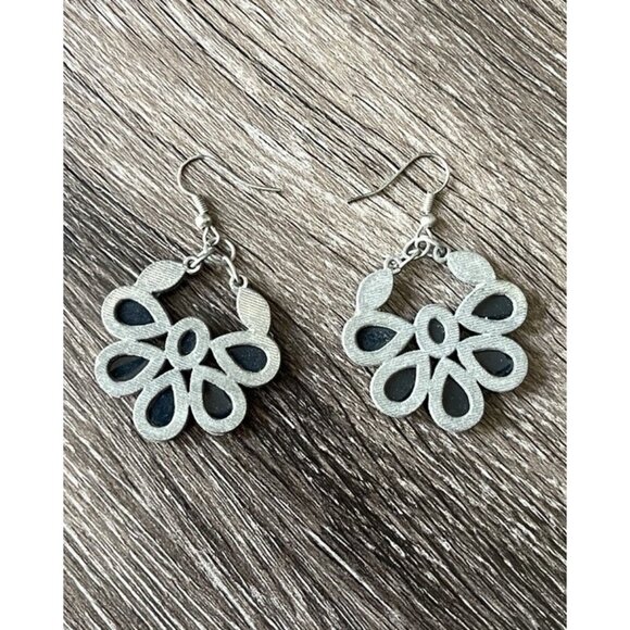 Vintage Green Earrings Pedal Floral Plant Silver Green Boho Western Style - Picture 6 of 6